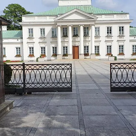 Belvedere Near Royal Bath Lazienki Park Warszawa